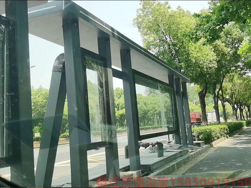 公交候車亭生產(chǎn)廠家現(xiàn)場(chǎng)安裝案例